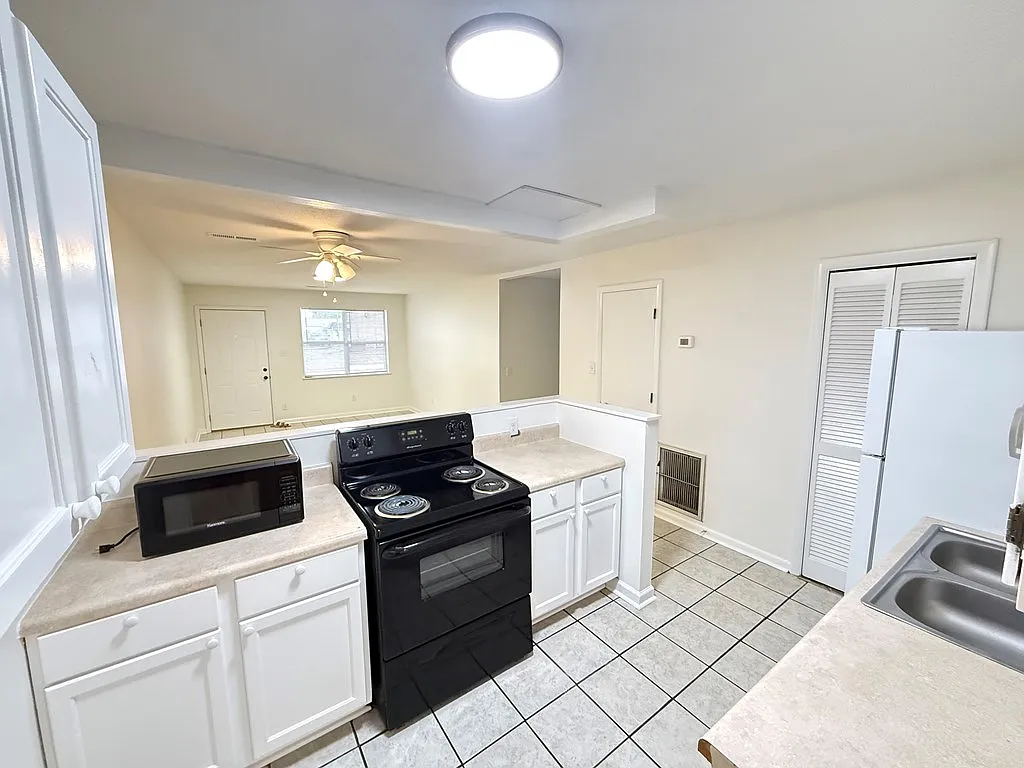 Building Photo - 106 Corley St
