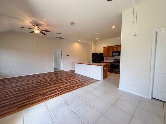 3rd image of 3616 Applewood Rd