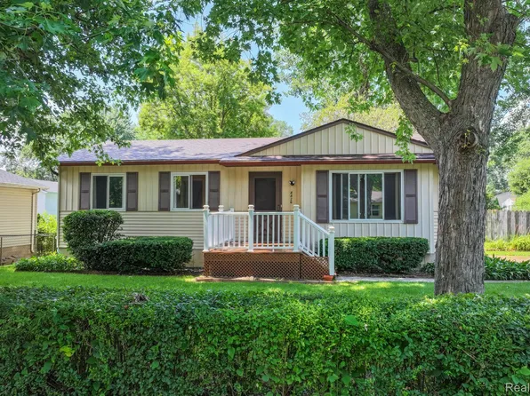 4426 Fern Ave, Burton, MI 48529