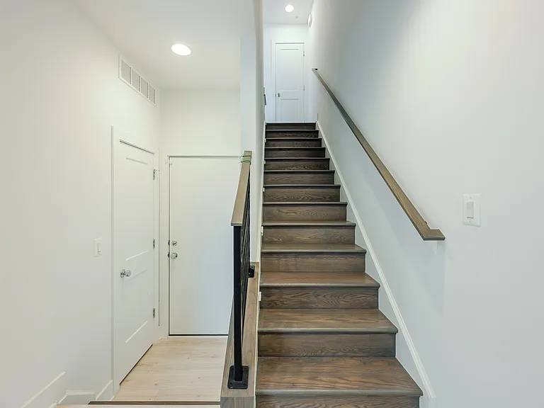 4450 Joseph Pl NE — Photo 18
