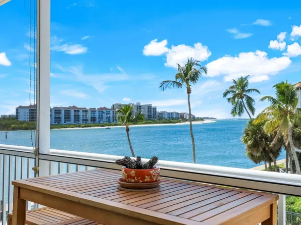 60 Pelican St W #407, Naples, FL 34113