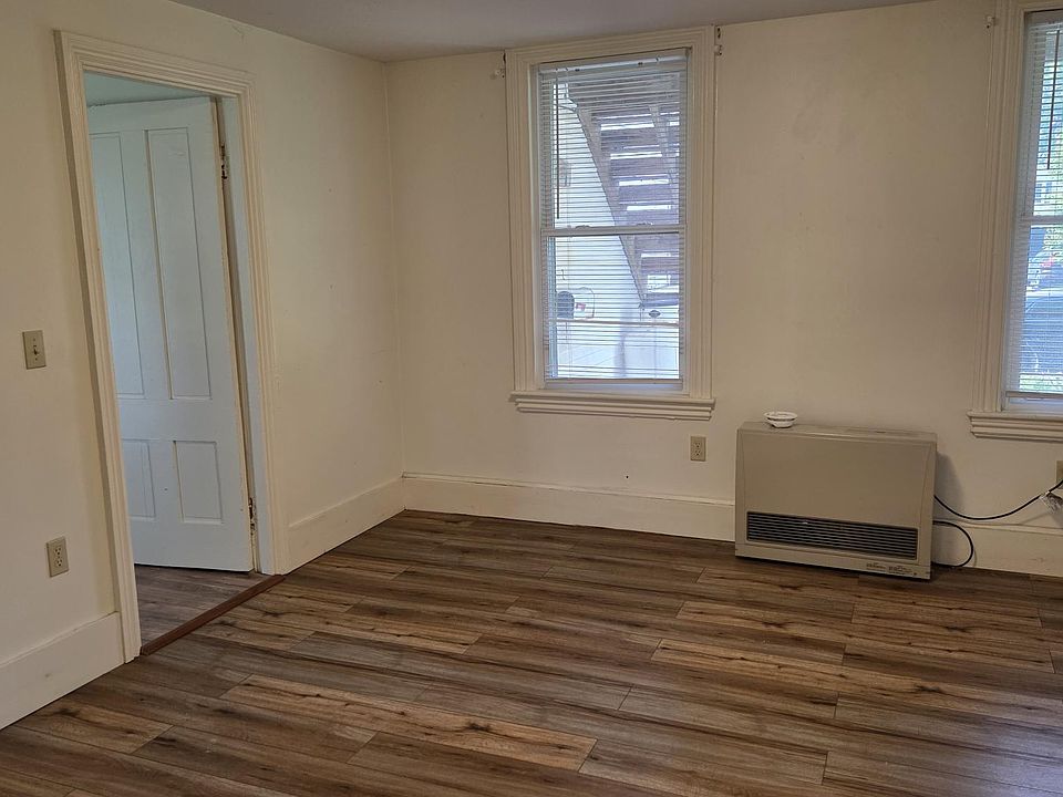 Living Room With Premium Laminate Flooring, Rannai Heat