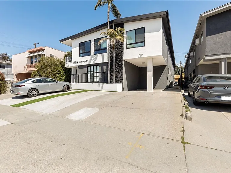 652 N Hayworth Ave #2 — Photo 12