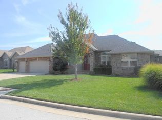 3260 W Camino Alto St, Springfield, MO 65810