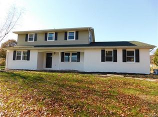 7220 Woody Knoll Dr, Slatington, PA 18080