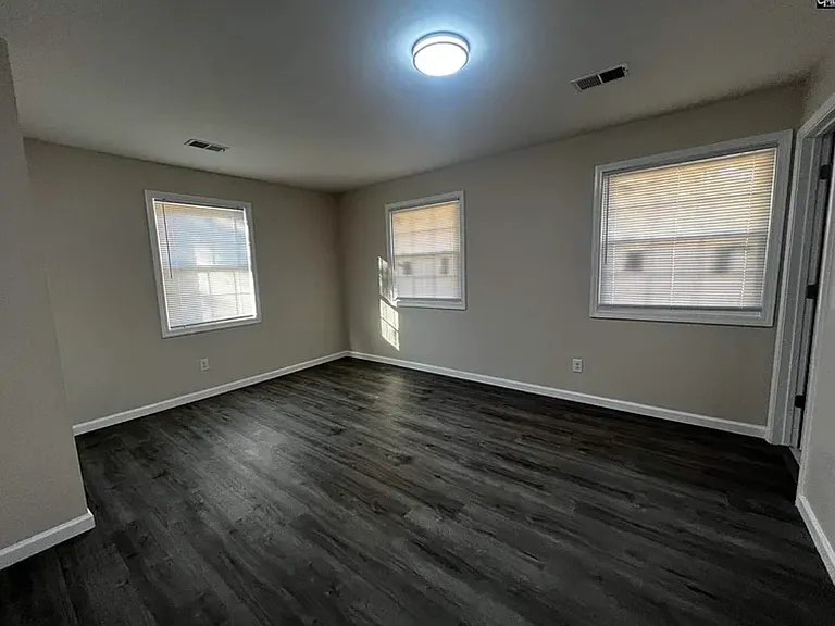 832 Newman St — Photo 23