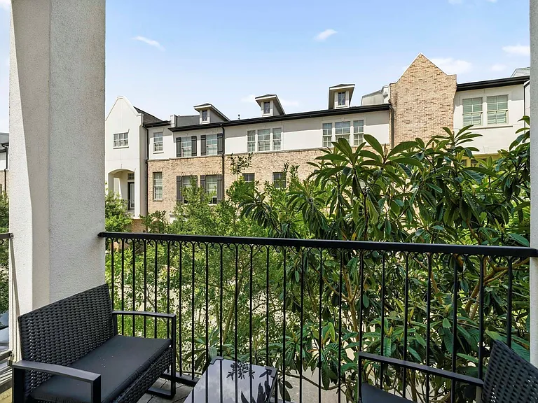 9435 London Bridge Sta — Photo 10