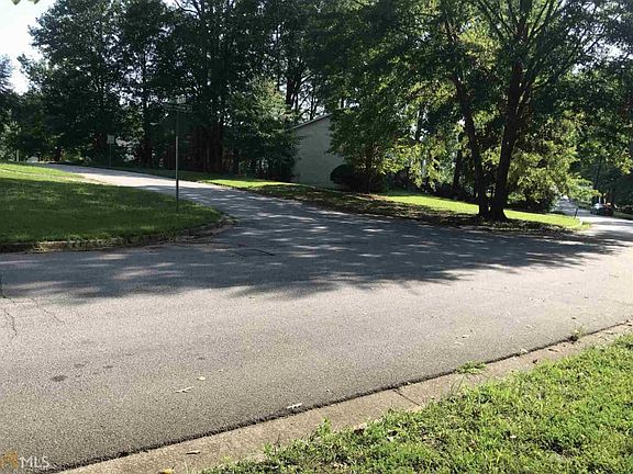 2nd image of 3181 Glen Hollow Dr