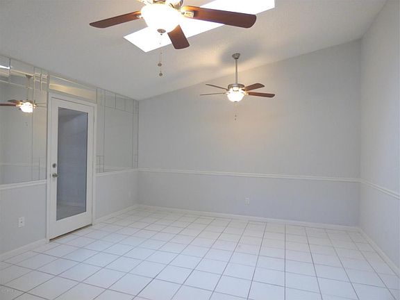 2nd image of 1079 Willow Cove Ct W