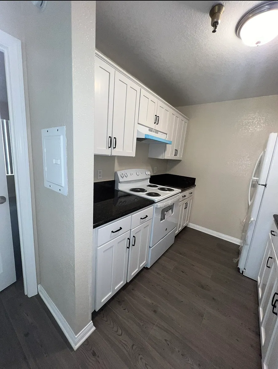 Building Photo - 5252 Orange Ave #127
