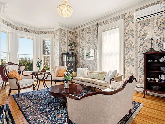 4th image of 42 Falkland St