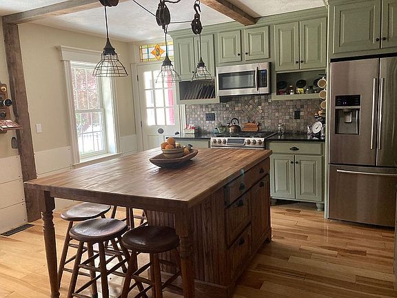 Custom built kitchen apt 1