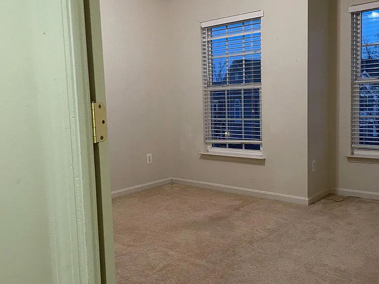 18405 Sierra Springs Sq — Photo 25