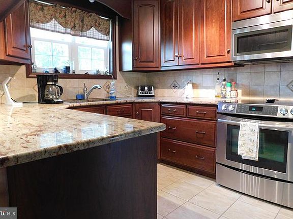 4th image of 11450 Pine Hill Dr