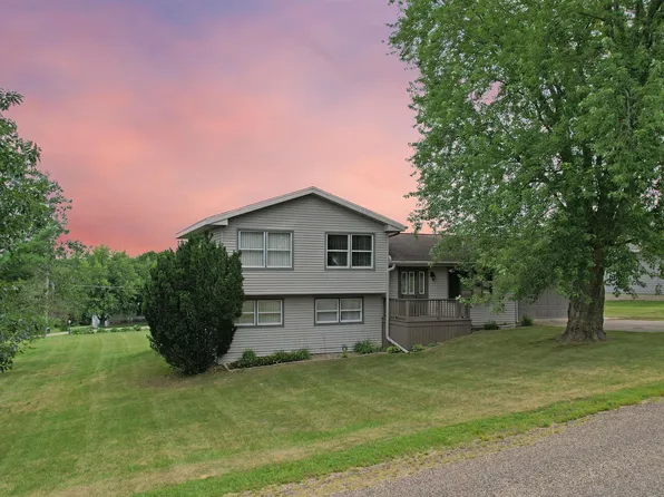 108 Sunset St, Elgin, IA 52141