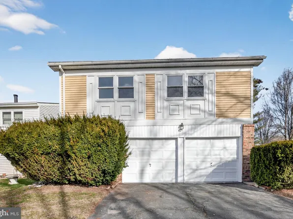 102 Chesapeake Dr, Newtown, PA 18940