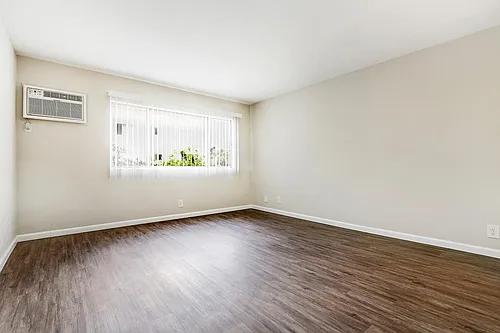Floor plan Efficiency No Full Kitchen