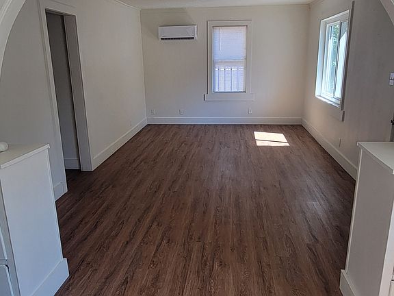 4th image of 725 W Holt Ave