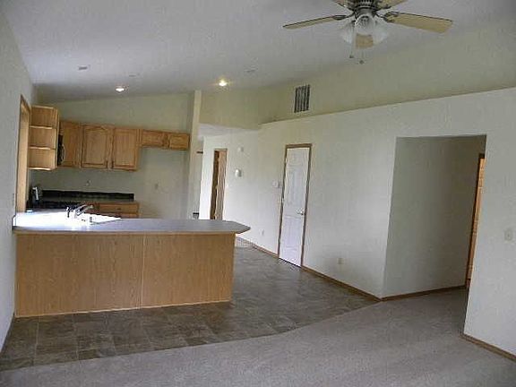 4th image of 1020 S Lundstrom St