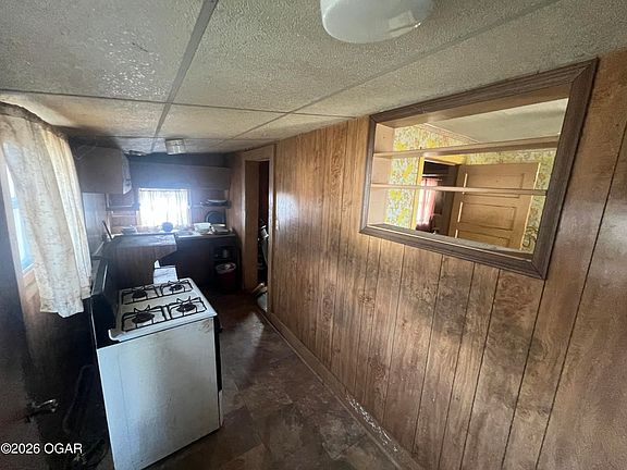 2nd image of 132 W 5th St