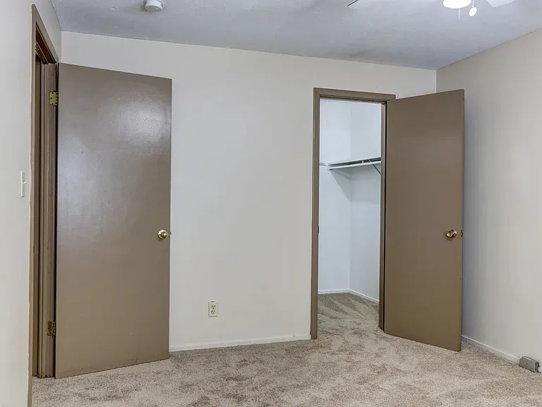 Ellacott Parkway Apartments — Photo 35