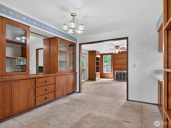 5th image of 716 Murphy Way