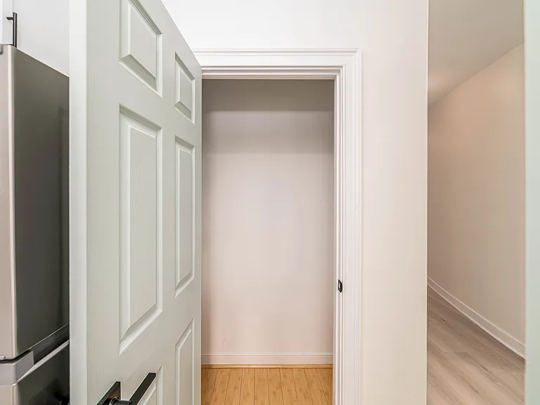 2221 Pretty Lake Ave — Photo 25