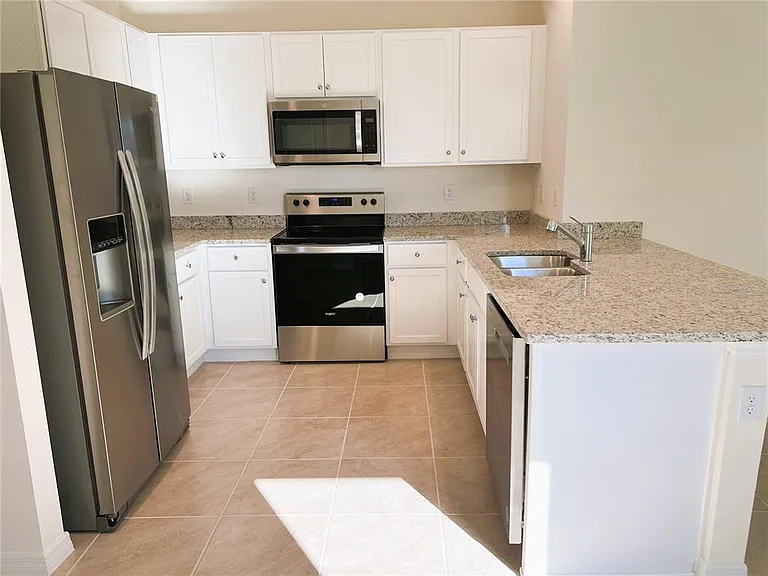 2127 Desert Rose Dr — Photo 8