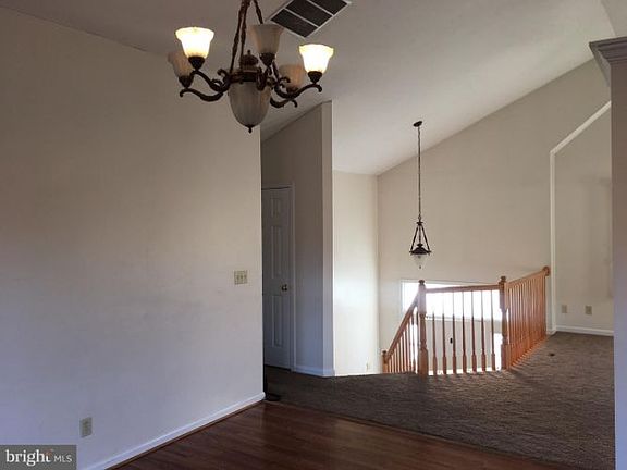 4th image of 42 Westminster Dr
