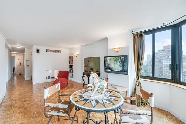 Sold by Anchor Associates | media 38