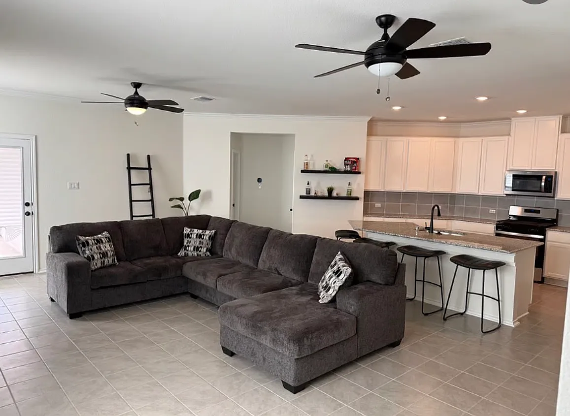 3 bed, 1618 sqft, $2,790 — Photo 3