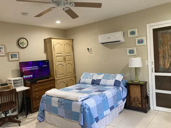 (undisclosed Address), Naples, FL 34104