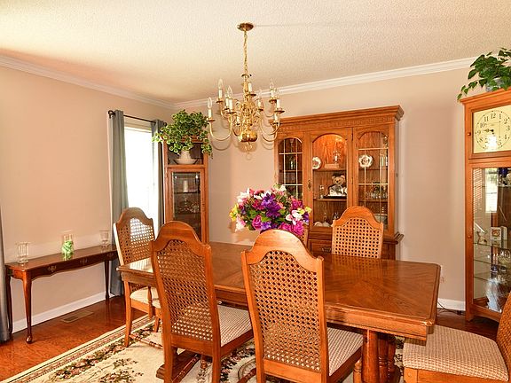 4th image of 502 Foxwood Dr