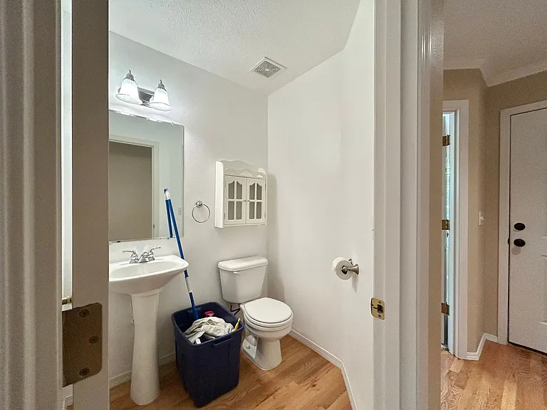 1218 NE Kinney St — Photo 9