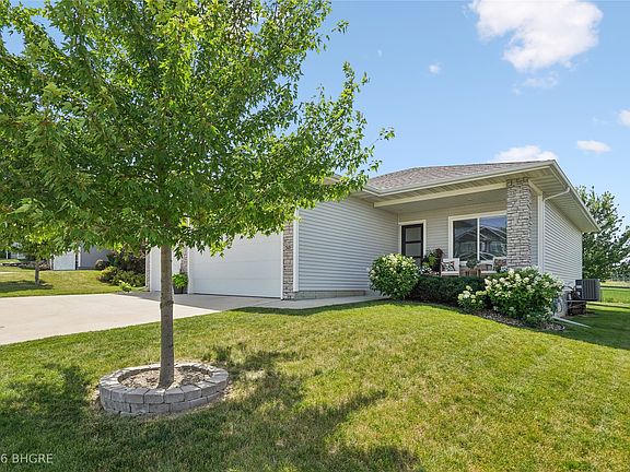 2nd image of 30 SE Waddell Way