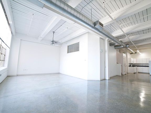 3rd image of 2860 Detroit Ave APT 206