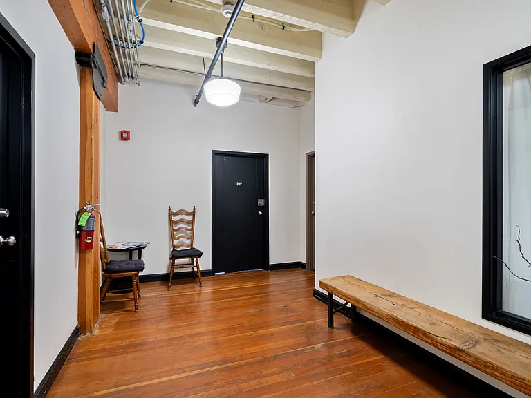 1306 NW Hoyt St #207 — Photo 6
