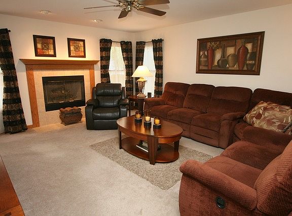 4th image of 1351 Wood Dr