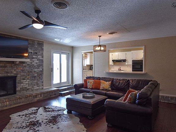 5th image of 1804 Tanglewood Dr