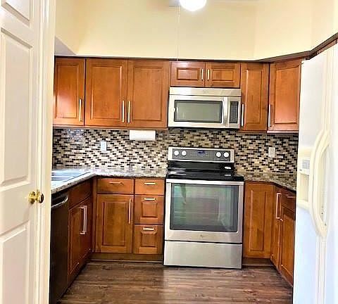 5th image of 3300 Bellefontaine St APT 4