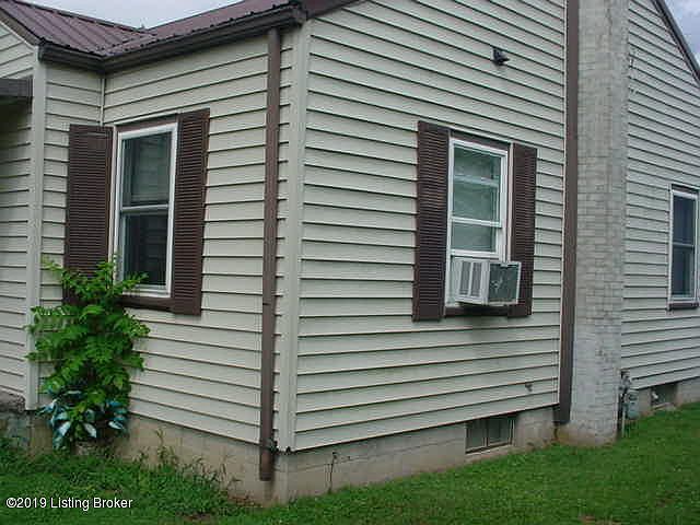 2nd image of 909 N Kelley St