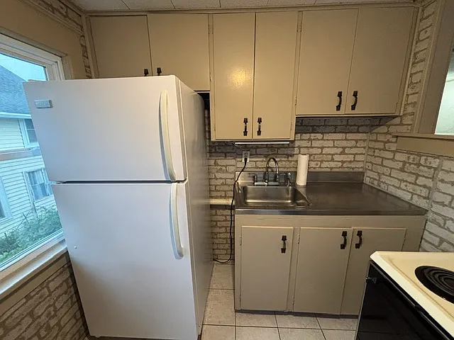 642 35th St #2 — Photo 8