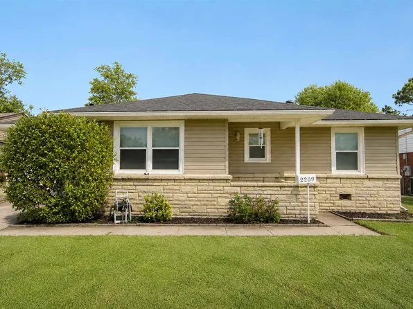 2209 John St, Ponca City, OK 74601