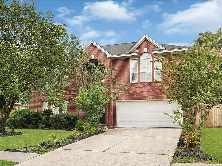 7915 Wolfield Ln — Photo 2