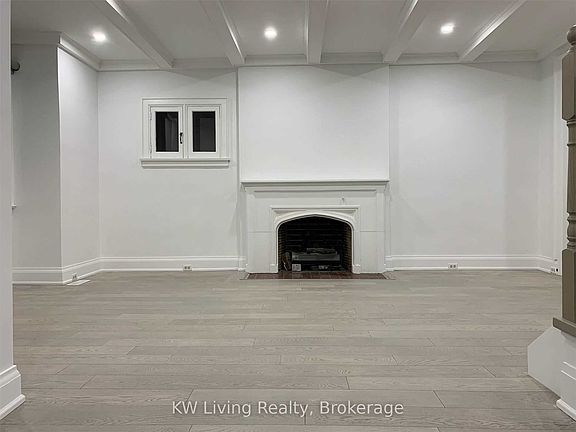 4th image of 180 Dinnick Cres