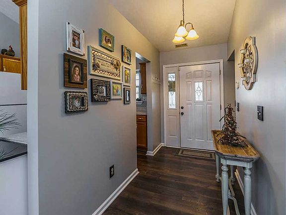 4th image of 213 Stretch Ln