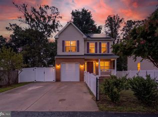 909 8th St, Pasadena, MD 21122