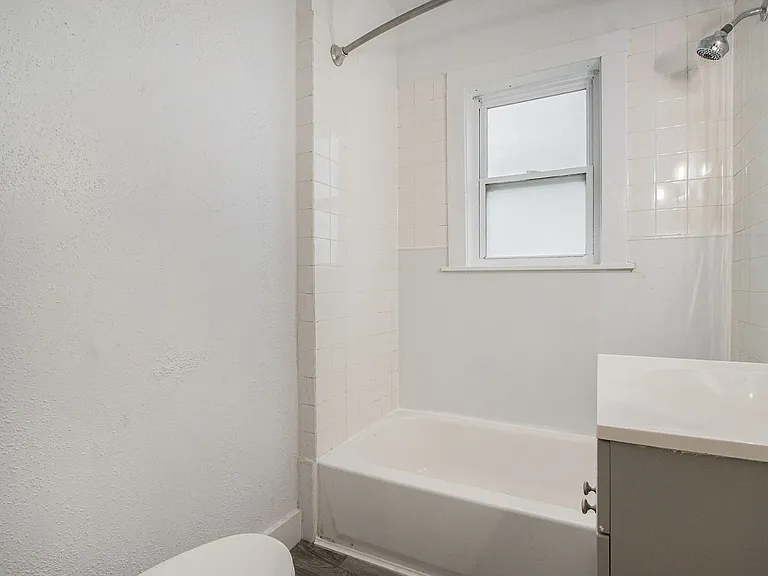 702 Fenimore Ave — Photo 8