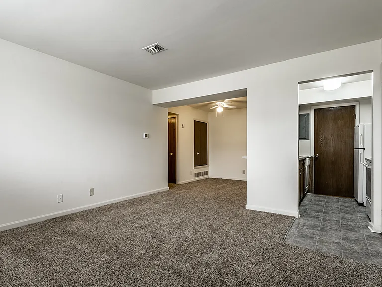 Bay Pointe Apartments — Photo 6
