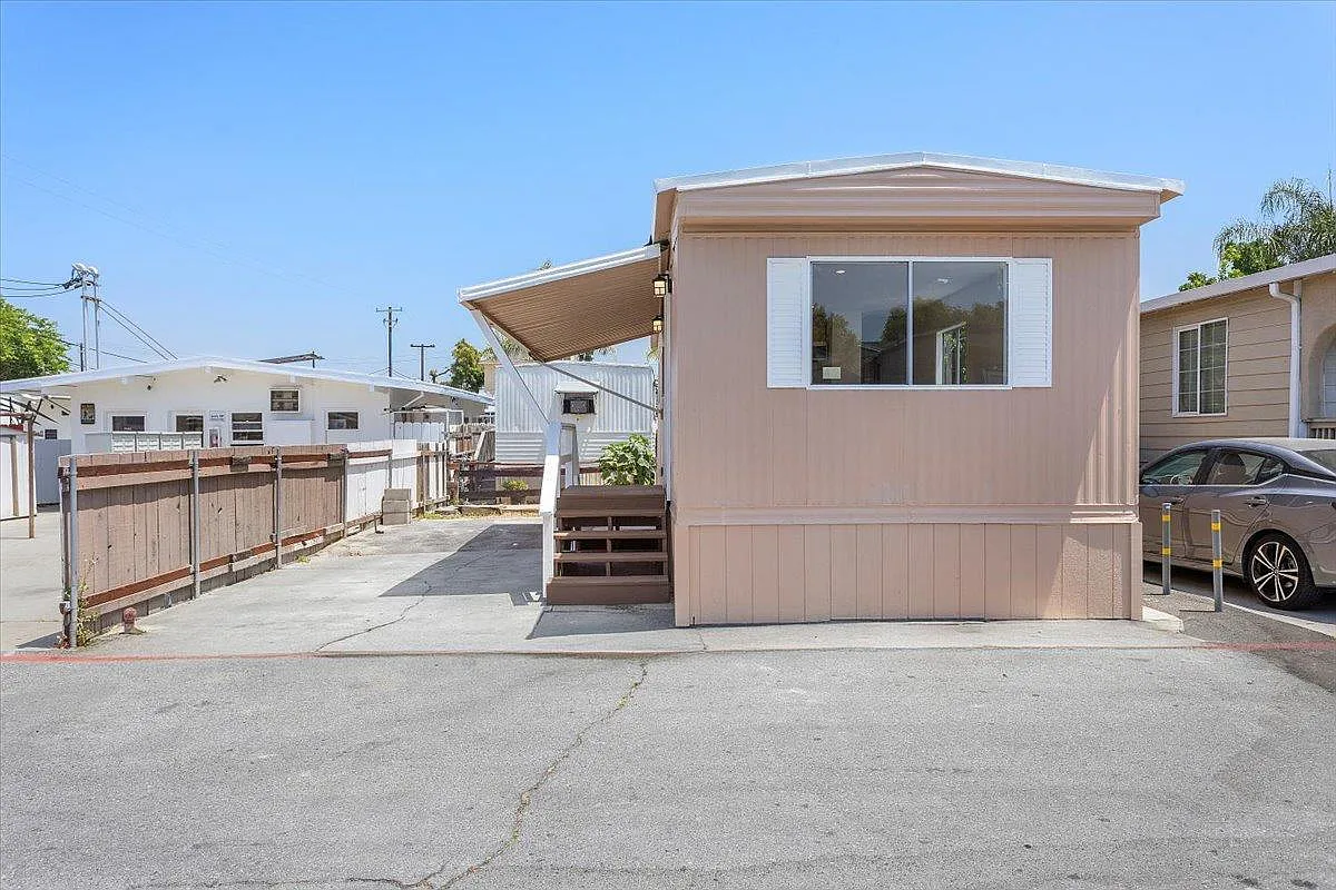 555 McLaughlin Ave Space 42 photo 1